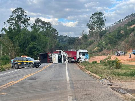 A Gazeta Carreta Tomba E Interdita BR 262 Em Ibatiba