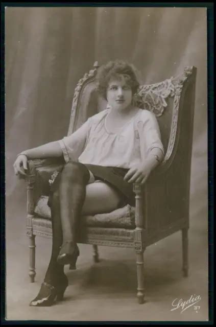 RISQUE PHOTO FRENCH Near Nude Woman Legs Black Stockings C1910 1920s