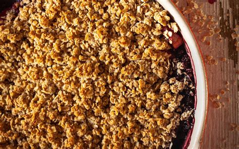 Crumble De Prunes Rouges Aux Flocons D Avoine Gastronomico