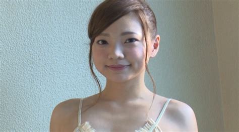 nude de chouchou 小柳結衣 アイドルのTバック極小ビキニ 過激着エロ動画