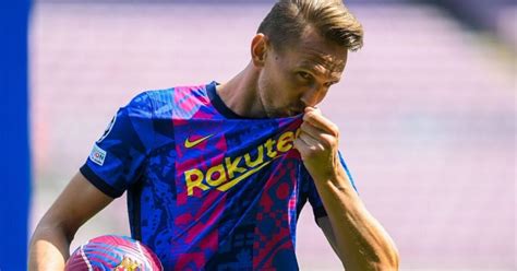 Luuk De Jong Hereda El Casillero De Messi En Su Presentación Como Nuevo