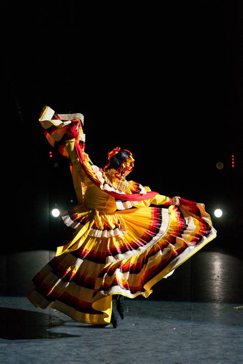 El Teatro Del Bicentenario Roberto Plasencia Saldaña Celebra Las