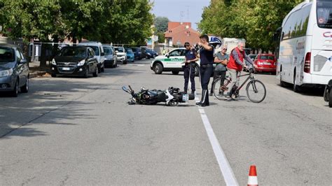 Scontro Auto Moto Ferito Ragazzo Di 17 Anni La Provincia Pavese