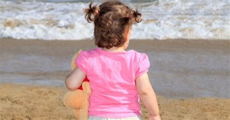 Ma E Dziewczynki W Bikini Na Pla Y To Przesada A Czasem Zdarza Si Jeszcze Gorzej