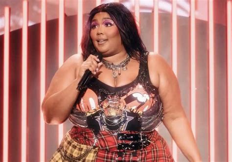 Demandan A La Cantante Lizzo Por Acoso Sexual Tras Presionar A Sus