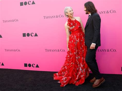 Keanu Reeves and Girlfriend Alexandra Grant Share a Kiss on Red Carpet