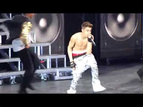 Justin Bieber ta querendo cantar só de cueca YouTube