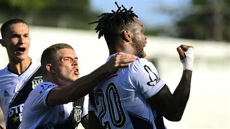 Volante emprestado pelo Corinthians brilha na semifinal do Paulistão