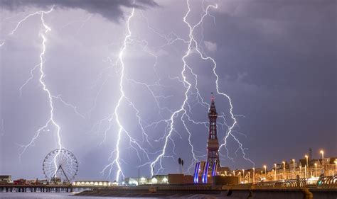 UK’s lightning mapped: When extreme weather is most likely in your ...