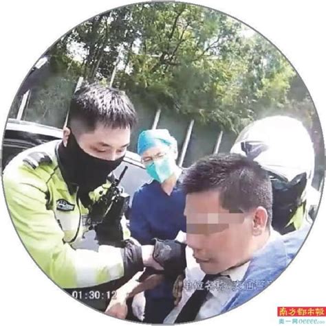 司机昏迷 车停路中 铁骑破窗救出 南方都市报·奥一网