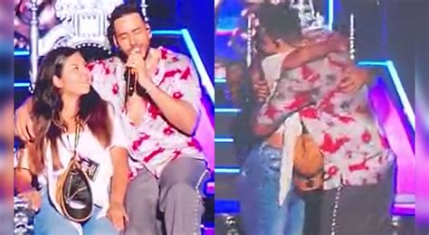 Romeo Santos Subi A Fan Al Escenario Comparten Rom Ntico Momento Y Le