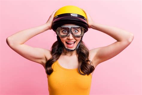 Foto De Una Deportista Marrana Mujer Vestida Con Velos Altos