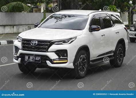 Toyota Fortuner Suv Tipo Gr Deporte Fotograf A Editorial