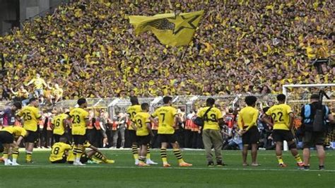 Germania Il Muro Giallo Del Borussia Dortmund Uno Spettacolo