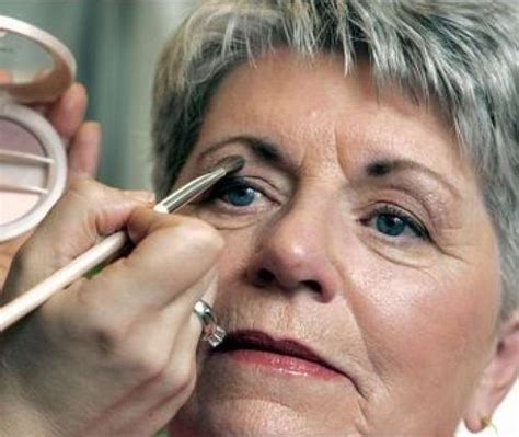 18 Makeup Routines All Older Women Should Know Makeup Tips For Older