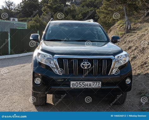 Toyota Land Cruiser Fora De Estrada Preto Prado Do Carro Estacionado Na