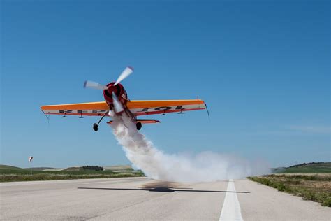 Vuelo Acrobático Y Competición Unlimited Aerobatics Castor Fantoba