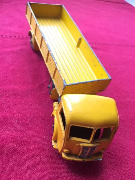 TRÈS ANCIEN DINKY Toys tracteur Panhard et sa remorque jaune made in