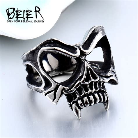 Vampire Skull Ring - Iconic Ring