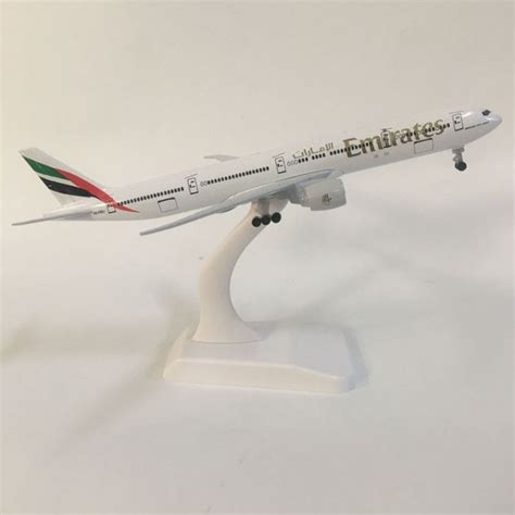 JASON TUTU 20Cm United Arab Emirates Boeing 777 Airplane Model Plane