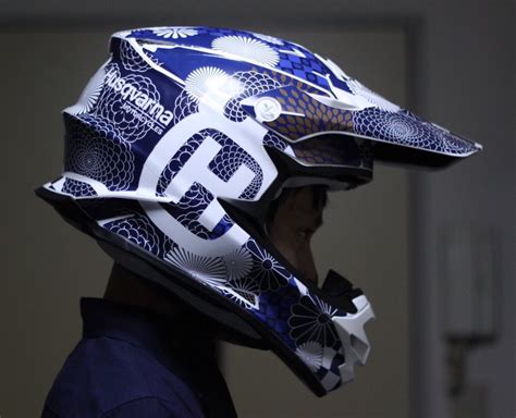 DGitnyAUMAEw0aT.jpg (1200×973) | Red bull motocross, Helmet design, Helmet