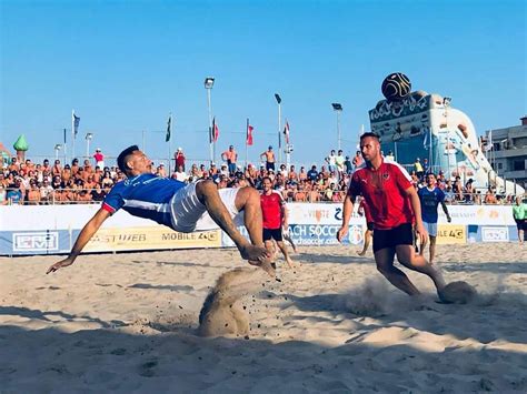 A Vieste Torna Il Grande Calcio Da Spiaggia Sfida Alla Beach Arena Con