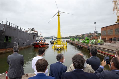 Instalación de la primera turbina eólica marina flotante en la España