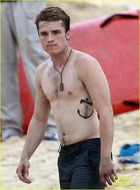 Full Sized Photo of josh hutcherson shirtless frisbee 06 | Photo 2769862 | Just Jared