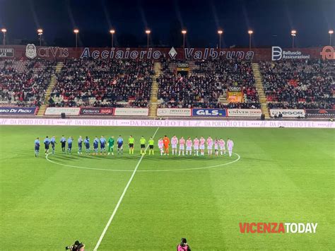 Calcio Serie C A Il Lr Vicenza Batte Lalbinoleffe Allo Stadio Menti