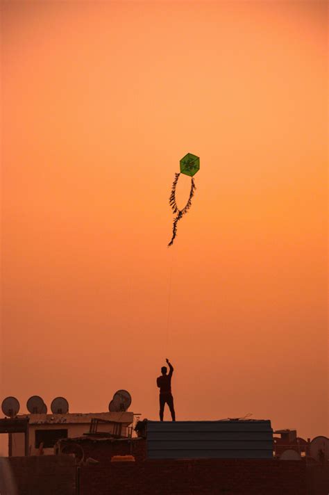 Kite Flying Photos, Download The BEST Free Kite Flying Stock Photos ...