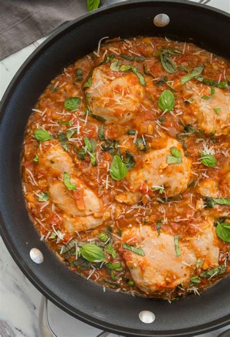 Garlic Basil Chicken In Tomato Sauce - Watch What U Eat