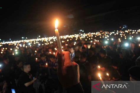 Doa Bersama Pecinta Sepak Bola Untuk Korban Tragedi Kanjuruhan Antara