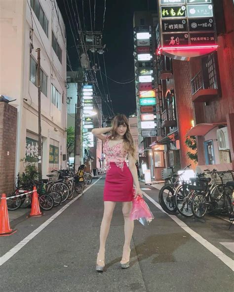 高木里代子さんのインスタグラム写真 高木里代子instagram 「広島の夜。 Jiveでのライブ休暇中に楽屋から歩いてたら 「お姉さん、どこのお店？これから出勤ですか？ うちで働きませ