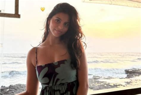 Suhana Khan Drops Beach Pics From Goa, Poses With Friends in Floral ...