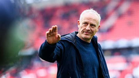 Einer Der Letzten Typen Netz Huldigt Scheidenden Freiburg Coach Streich