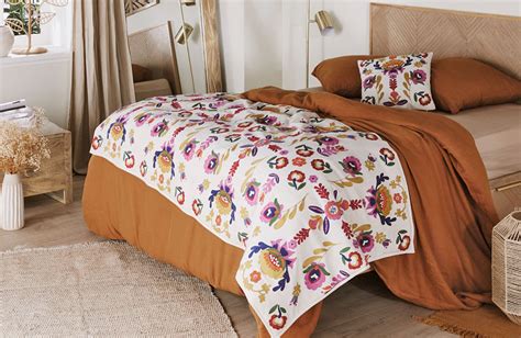 dessus de lit lallie reconfortant  deco de lautomne elle decoration