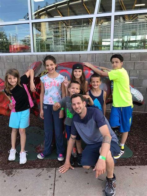 Casal Gay Adota Irm Os Que N O Se Queriam Separar Eles Estavam H Anos Procura De Um Lar