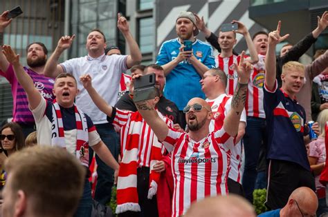 Sunderland Fans League One Weekend Fans At Wembley And Trafalgar