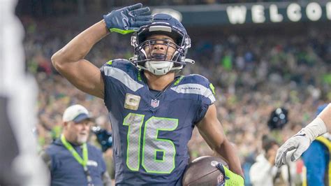 Seahawks Tyler Lockett Agrees To Restructured Deal Helps Open Up