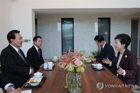 尹대통령 박근혜 前대통령 대구 사저 방문12일만에 재회 연합뉴스