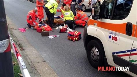 Grave Incidente A Rho Scontro Tra Una Moto E Un Furgone Due Feriti In