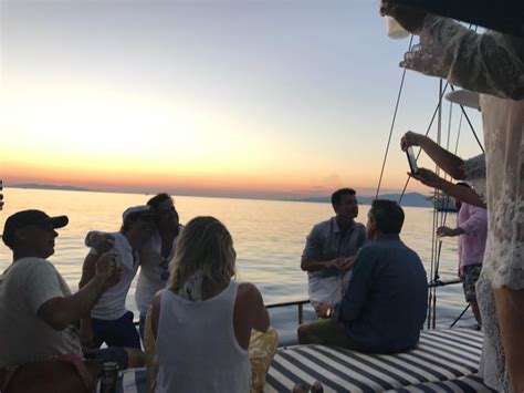 Mykonos Boottocht Bij Zonsondergang Met Licht Diner En Drankjes