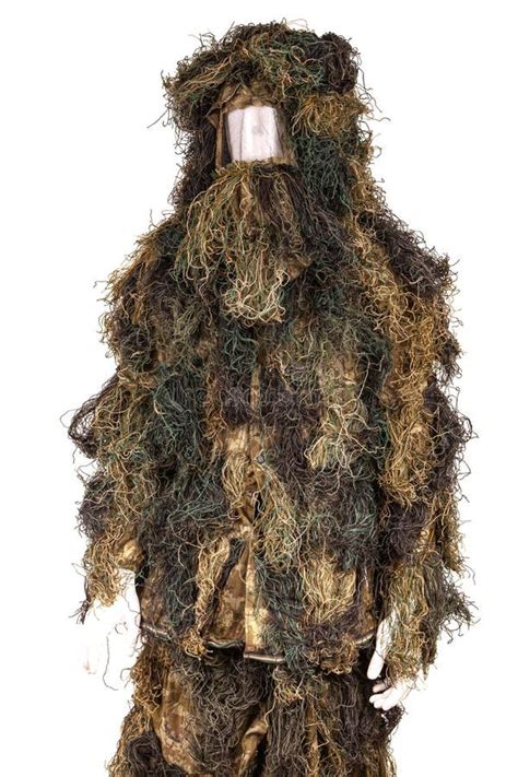 Traje Ghillie Aislado En Fondo Blanco Traje De Francotirador De