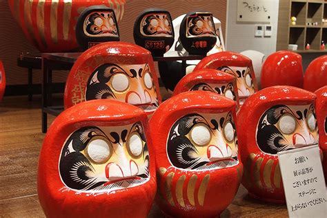 Filosofi Daruma Boneka Bulat Pembawa Keberuntungan Asal Jepang