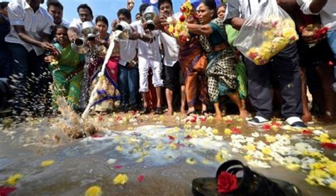 Hundreds of people pay homage to 2004 Tsunami Victims in TamilNadu - Photos,Images,Gallery - 56090