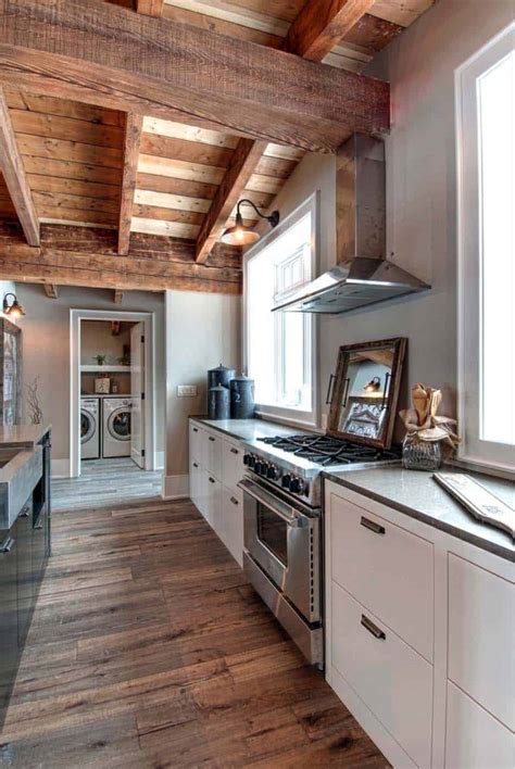 Luxury Canadian Home Reveals Splendid Rustic Modern Aesthetic