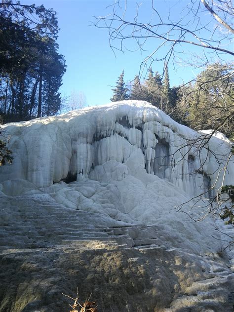 Le Terme Naturali Dei Bagni San Filippo Trottole In Viaggio