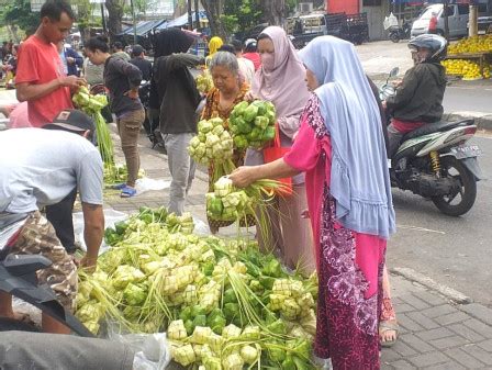 Ketupat Dan Lebaran Tradisi Yang Tak Lekang Waktu