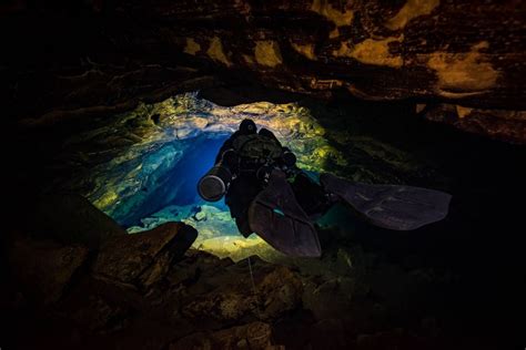 Fotógrafo revela aguas cristalinas de cuevas submarinas en México