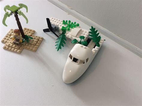 LEGO IDEAS - Tropical Plane Crash